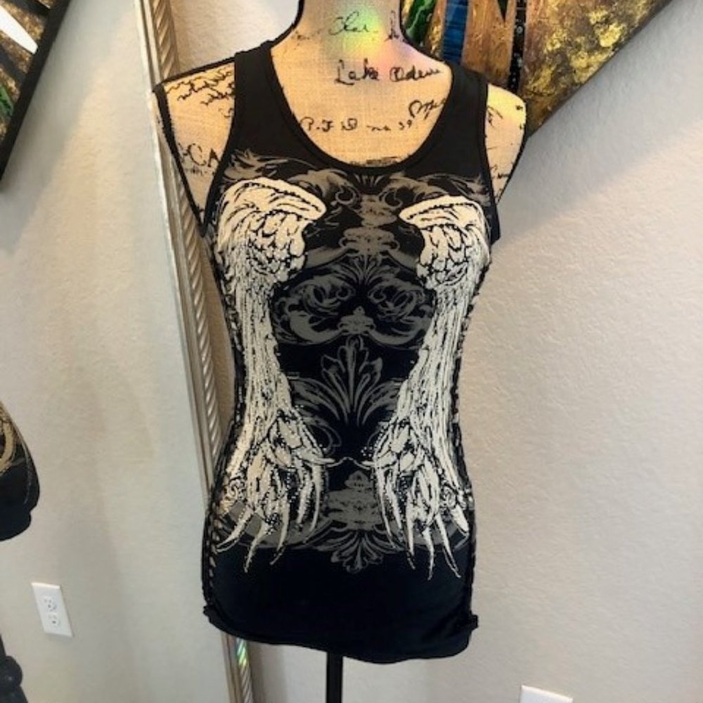 Cut out sleeveless  tee w/ bling